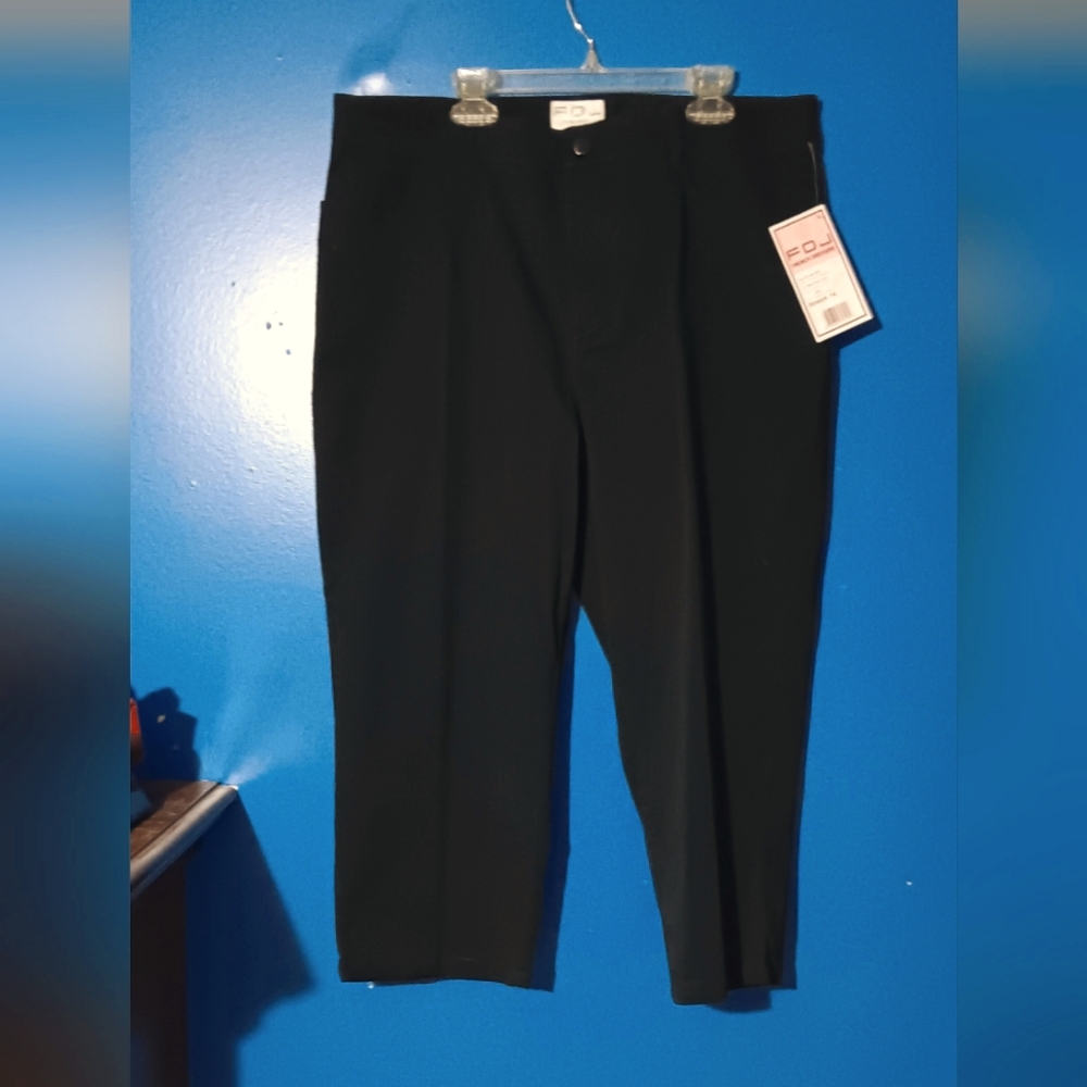 FDJ French Dressing Modelo Easy Mid Rise Size 14 Black Stretch Capri Pants NWT